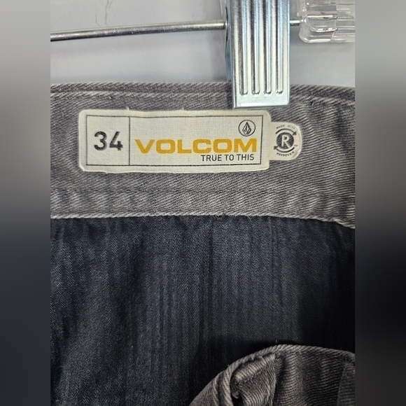 Volcom Men's Flat Front Grey Chino Shorts Size: 34 - Picture 9 of 9
